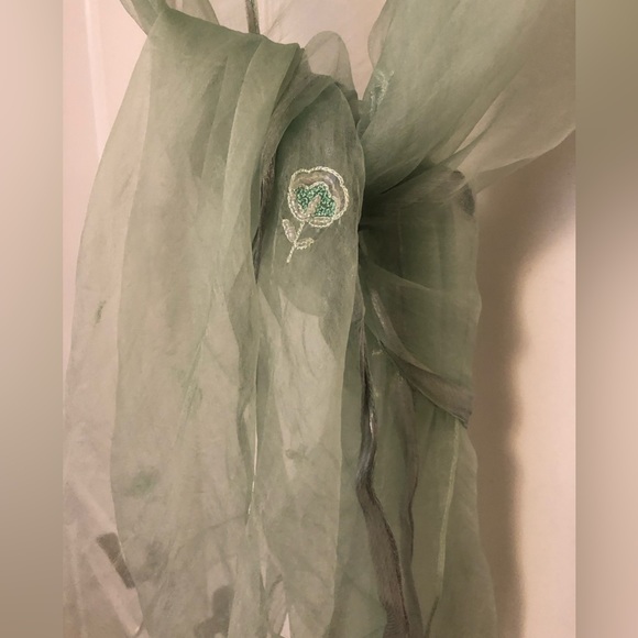 Stunning large light shawl or scarf, mint green, embossed flowers, very chic - Picture 4 of 4